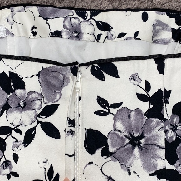 White House black market top - Picture 3 of 5